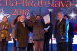 Sbormistr Surovík přebírá ocenění v Bratislavě